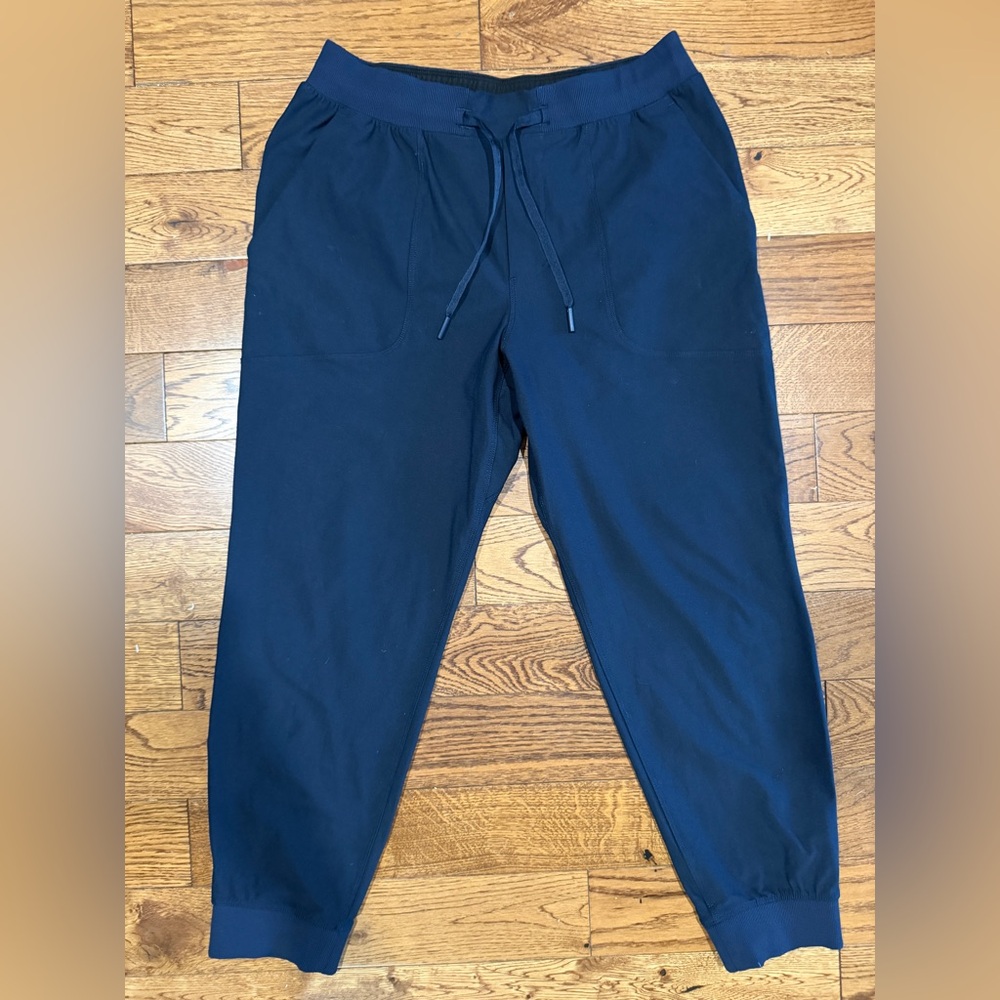 lululemon athletica Men's Navy Blue Joggers - Short